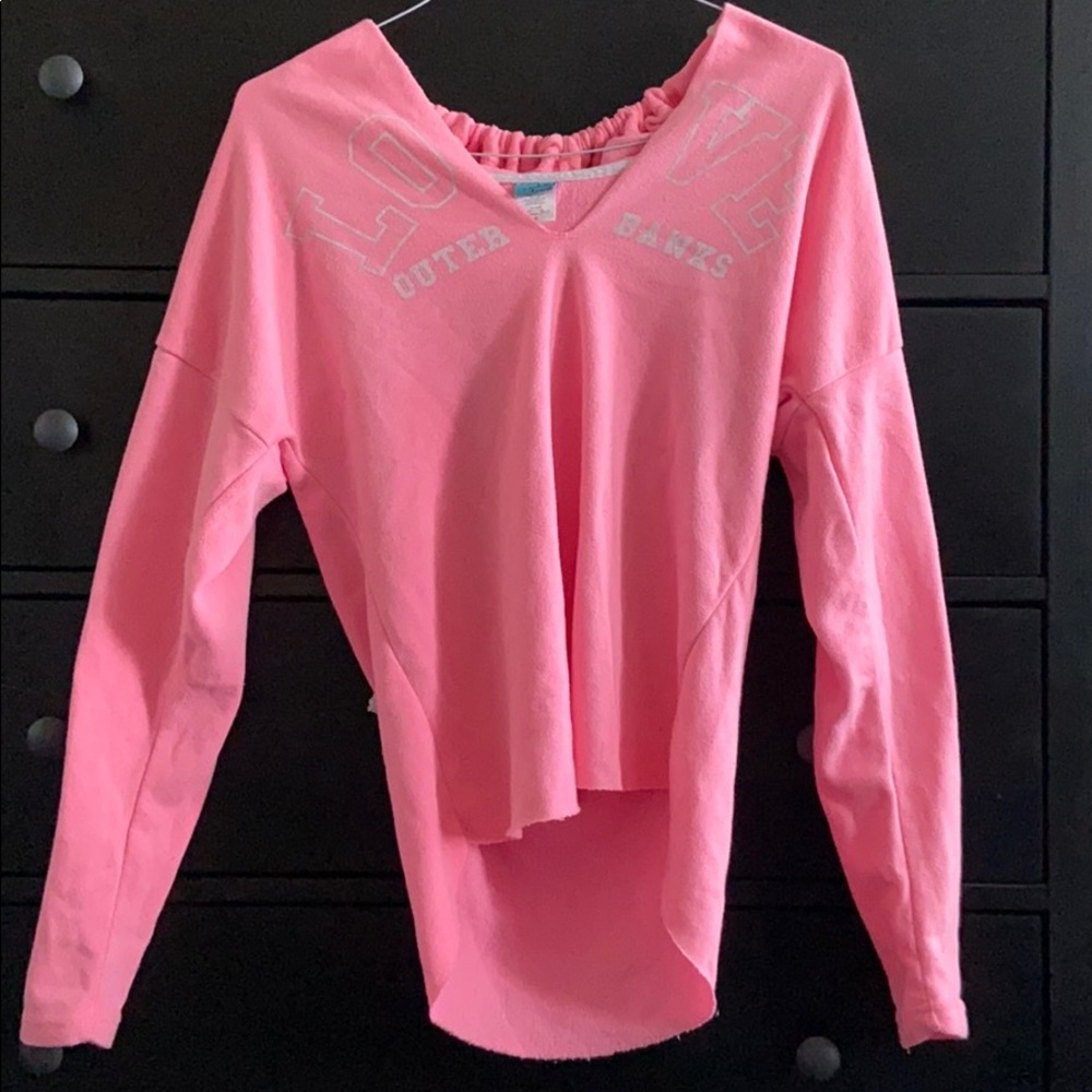 Cute Outer Banks sweatshirt/coverup. 💗🤍